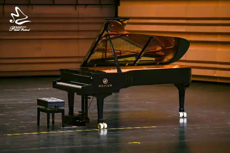 وانخفض سهم هيلين بيانو بنسبة 5.03% ليصل إلى 6.42 يوان/السهم